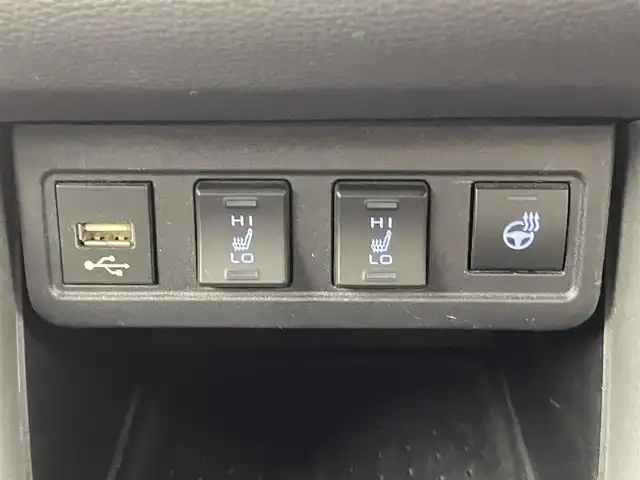 トヨタ カローラ クロス ハイブリッド Z 福島県 2022(令4)年 5.4万km プラチナホワイトパールマイカ ４WD/ディスプレイオーディオ/【AM/FM/Bluetooth】/バックカメラ/ETC/オートライト/LEDヘッドライド/プッシュスタート/スマートキー/スペアキー/コーナーセンサー/ハーフレザーシート/パワーシート（運転席）/ハンドルヒーター/シートヒーター（運転席/助手席）/電動リアゲート