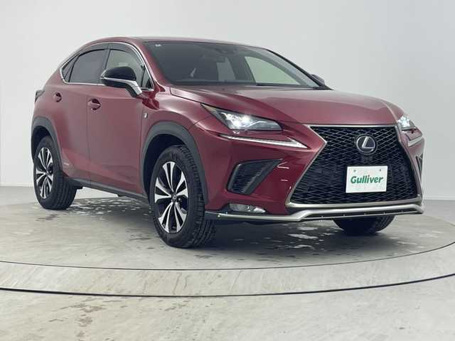 レクサス ＮＸ 300h Fスポーツ 熊本県 2020(令2)年 3万km レッドマイカクリスタルシャイン 三眼フルLEDヘッドランプ（ロー・ハイビーム）/　　　＋アダプティブハイビームシステム[AHS]/　　　＋ヘッドランプクリーナー/純正メーカーナビ　10.3インチワイドディスプレイ/・CD/DVD/Bluray/SD(MSV)/USB/Bluetooth//Miracast/＝＝＝＝＝/三眼ＬＥＤヘッドライト　純正メーカーナビ　パノラミックモニター　黒本革シート　パワーシート　　シートベンチレーション　レクサスセーフティシステムプラス　追従クルコン　パワーバックドア　純正ＡＷ　禁煙車