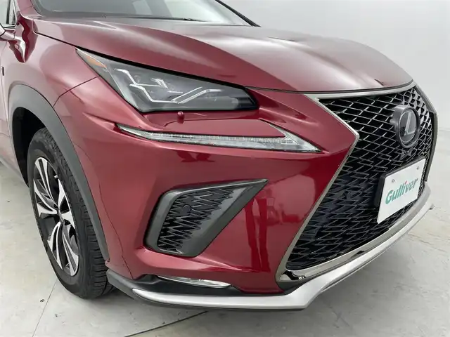 レクサス ＮＸ 300h Fスポーツ 群馬県 2020(令2)年 3万km レッドマイカクリスタルシャイン 三眼フルLEDヘッドランプ（ロー・ハイビーム）/　　　＋アダプティブハイビームシステム[AHS]/　　　＋ヘッドランプクリーナー/純正メーカーナビ　10.3インチワイドディスプレイ/・CD/DVD/Bluray/SD(MSV)/USB/Bluetooth//Miracast/＝＝＝＝＝/三眼ＬＥＤヘッドライト　純正メーカーナビ　パノラミックモニター　黒本革シート　パワーシート　　シートベンチレーション　レクサスセーフティシステムプラス　追従クルコン　パワーバックドア　純正ＡＷ　禁煙車