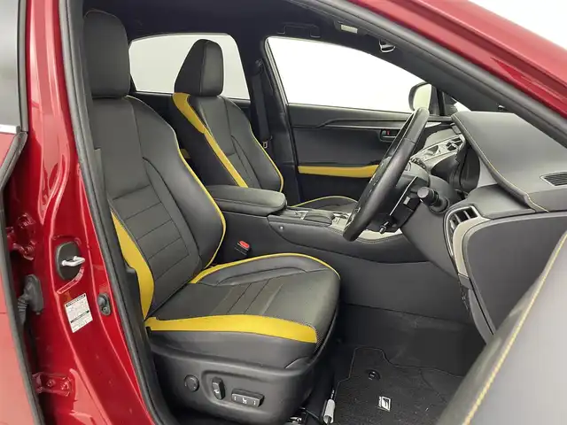レクサス ＮＸ 300h Fスポーツ 群馬県 2020(令2)年 3万km レッドマイカクリスタルシャイン 三眼フルLEDヘッドランプ（ロー・ハイビーム）/　　　＋アダプティブハイビームシステム[AHS]/　　　＋ヘッドランプクリーナー/純正メーカーナビ　10.3インチワイドディスプレイ/・CD/DVD/Bluray/SD(MSV)/USB/Bluetooth//Miracast/＝＝＝＝＝/三眼ＬＥＤヘッドライト　純正メーカーナビ　パノラミックモニター　黒本革シート　パワーシート　　シートベンチレーション　レクサスセーフティシステムプラス　追従クルコン　パワーバックドア　純正ＡＷ　禁煙車