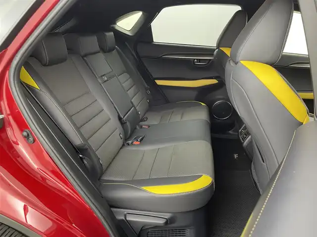 レクサス ＮＸ 300h Fスポーツ 群馬県 2020(令2)年 3万km レッドマイカクリスタルシャイン 三眼フルLEDヘッドランプ（ロー・ハイビーム）/　　　＋アダプティブハイビームシステム[AHS]/　　　＋ヘッドランプクリーナー/純正メーカーナビ　10.3インチワイドディスプレイ/・CD/DVD/Bluray/SD(MSV)/USB/Bluetooth//Miracast/＝＝＝＝＝/三眼ＬＥＤヘッドライト　純正メーカーナビ　パノラミックモニター　黒本革シート　パワーシート　　シートベンチレーション　レクサスセーフティシステムプラス　追従クルコン　パワーバックドア　純正ＡＷ　禁煙車