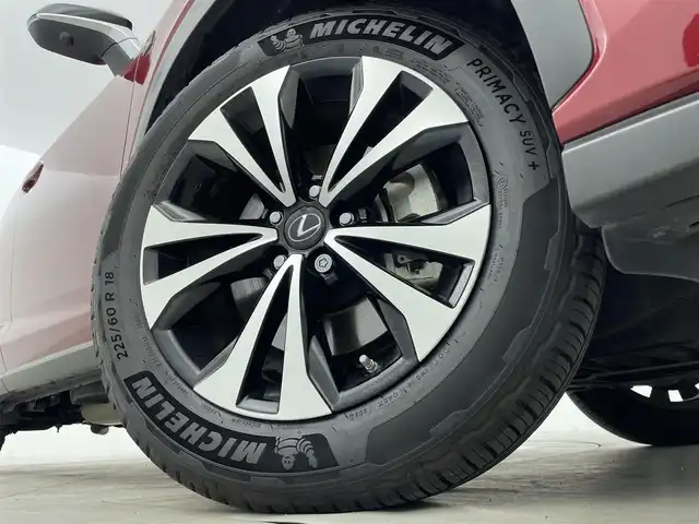 レクサス ＮＸ 300h Fスポーツ 群馬県 2020(令2)年 3万km レッドマイカクリスタルシャイン 三眼フルLEDヘッドランプ（ロー・ハイビーム）/　　　＋アダプティブハイビームシステム[AHS]/　　　＋ヘッドランプクリーナー/純正メーカーナビ　10.3インチワイドディスプレイ/・CD/DVD/Bluray/SD(MSV)/USB/Bluetooth//Miracast/＝＝＝＝＝/三眼ＬＥＤヘッドライト　純正メーカーナビ　パノラミックモニター　黒本革シート　パワーシート　　シートベンチレーション　レクサスセーフティシステムプラス　追従クルコン　パワーバックドア　純正ＡＷ　禁煙車