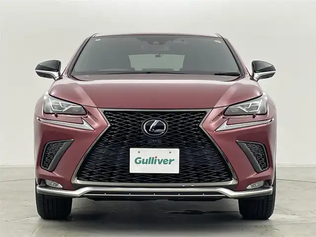 レクサス ＮＸ 300h Fスポーツ 群馬県 2020(令2)年 3万km レッドマイカクリスタルシャイン 三眼フルLEDヘッドランプ（ロー・ハイビーム）/　　　＋アダプティブハイビームシステム[AHS]/　　　＋ヘッドランプクリーナー/純正メーカーナビ　10.3インチワイドディスプレイ/・CD/DVD/Bluray/SD(MSV)/USB/Bluetooth//Miracast/＝＝＝＝＝/三眼ＬＥＤヘッドライト　純正メーカーナビ　パノラミックモニター　黒本革シート　パワーシート　　シートベンチレーション　レクサスセーフティシステムプラス　追従クルコン　パワーバックドア　純正ＡＷ　禁煙車