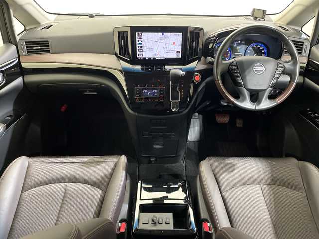 日産 エルグランド 250HWS S アーバンクロム 愛媛県 2021(令3)年 1.7万km ピュアホワイトパール １０型ナビ/フルセグ／Ｂｌｕｅｔｏｏｔｈ／ＣＤ／ＤＶＤ／ＵＳＢ/全方位カメラ/衝突軽減ブレーキ/ＥＴＣ/前後ドライブレコーダー/レーダークルーズコントロール/両側パワースライドドア/レーンキープアシスト/オットマン/ハーフレザーシート/LEDヘッドライト/前後コーナーセンサー