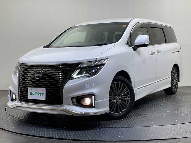 日産 エルグランド 250HWS S アーバンクロム 愛媛県 2021(令3)年 1.7万km ピュアホワイトパール １０型ナビ/フルセグ／Ｂｌｕｅｔｏｏｔｈ／ＣＤ／ＤＶＤ／ＵＳＢ/全方位カメラ/衝突軽減ブレーキ/ＥＴＣ/前後ドライブレコーダー/レーダークルーズコントロール/両側パワースライドドア/レーンキープアシスト/オットマン/ハーフレザーシート/LEDヘッドライト/前後コーナーセンサー