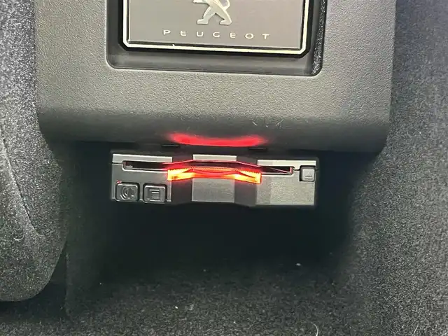 プジョー ５００８ GTライン ブルーHDi 滋賀県 2019(令1)年 6.9万km アマゾナイトグレー 純正8インチナビ/(Bluetooth/USB)/サンルーフ/レーダークルーズコントロール/クリアランスソナー/全方位カメラ/パワーバックドア/ETC/前後ドライブレコーダー/シートヒーター/シートベンチレーション/レザーシート/LEDヘッドライト/オートライト/オートハイビーム/ステアリングスイッチ/プッシュスタート/スペアキー