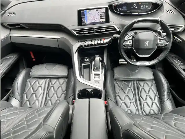 プジョー ５００８ GT ブルーHDi 福岡県 2019(令1)年 6.9万km アマゾナイトグレー ファーストクラスＰＫＧ　/ナッパーレザー　/シートヒーター　/ランバーサポート　/ナビ　/ＴＶ/AppleＣａｒＰｌａｙ・AndroidAuto/パノラマビュー/パノラマルーフ　/アクティブセーフティブレーキ/ＡＣＣ　/ＢＳＭ/レーンキープアシスト/パークアシスト　/前後ソナー/ディレクショナルヘッドライト/アンビエントライト/パフューム　/パワーテールゲート/置くだけ充電　/前後ドラレコ/ＥＴＣ