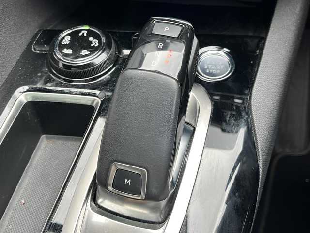 プジョー ５００８ GT ブルーHDi 福岡県 2019(令1)年 6.9万km アマゾナイトグレー ファーストクラスＰＫＧ　/ナッパーレザー　/シートヒーター　/ランバーサポート　/ナビ　/ＴＶ/AppleＣａｒＰｌａｙ・AndroidAuto/パノラマビュー/パノラマルーフ　/アクティブセーフティブレーキ/ＡＣＣ　/ＢＳＭ/レーンキープアシスト/パークアシスト　/前後ソナー/ディレクショナルヘッドライト/アンビエントライト/パフューム　/パワーテールゲート/置くだけ充電　/前後ドラレコ/ＥＴＣ