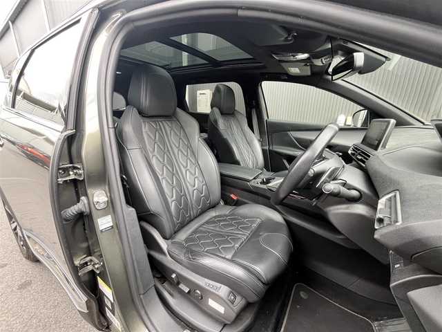 プジョー ５００８ GT ブルーHDi 福岡県 2019(令1)年 6.9万km アマゾナイトグレー ファーストクラスＰＫＧ　/ナッパーレザー　/シートヒーター　/ランバーサポート　/ナビ　/ＴＶ/AppleＣａｒＰｌａｙ・AndroidAuto/パノラマビュー/パノラマルーフ　/アクティブセーフティブレーキ/ＡＣＣ　/ＢＳＭ/レーンキープアシスト/パークアシスト　/前後ソナー/ディレクショナルヘッドライト/アンビエントライト/パフューム　/パワーテールゲート/置くだけ充電　/前後ドラレコ/ＥＴＣ