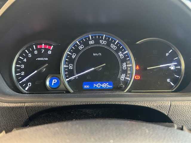 トヨタ エスクァイア Gi 静岡県 2015(平27)年 14.1万km スパークリングブラックパールクリスタルシャイン (株)IDOMが運営する【じしゃロン浜松店】の自社ローン専用車両になりますこちらは現金またはオートローンご利用時の価格です。自社ローンご希望の方は別途その旨お申付け下さい/純正ＳＤナビ(NSZT-Y64T)/SD/CD/DVD/フルセグTV/Bluetooth/３列シート/運転席＆助手席シートヒーター/ホット＆クールボックス/クルーズコントロール/ＭＴモード付ＡＴ/オートライト/ＥＴＣ/バックカメラ/スマートキー