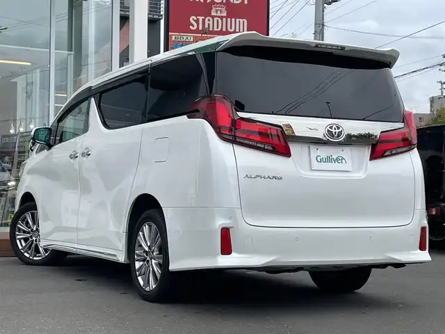 トヨタ アルファード S タイプゴールド 道央・札幌 2020(令2)年 5.9万km ホワイトパールクリスタルシャイン ・4WD/・寒冷地仕様/・衝突軽減ブレーキ/・純正ディスプレイオーディオ/CD&DVD&BT/・両側電動パワースライドドア/・パワーバックドア/・フリップダウンモニター/・ビルトインETC/・前後コーナーセンサー/・クリアランスソナー(後ろのみ)/・レーダークルーズコントロール/・ハーフレザーシート/・ウォークスルー/・ABS/・アイドリングストップ/・レーンキープアシスト/・横滑り防止装置/・盗難防止装置/・オートライト/・オートマチックハイビーム/・3眼LEDヘッドライト/・純正AW付夏タイヤ/・エンジンスターター/・保証書/・取扱説明書