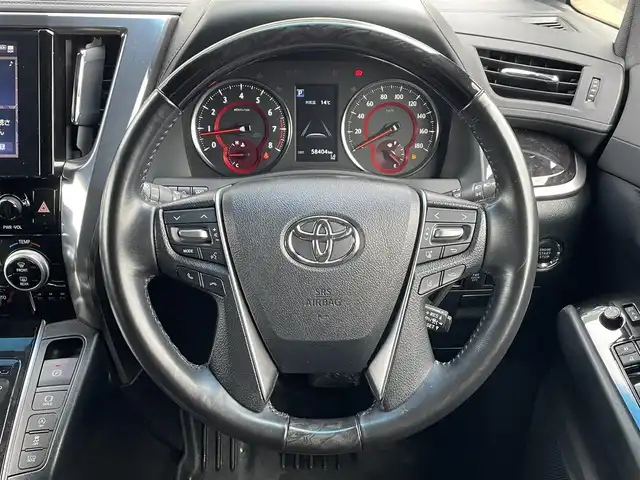 トヨタ アルファード S タイプゴールド 道央・札幌 2020(令2)年 5.9万km ホワイトパールクリスタルシャイン ・4WD/・寒冷地仕様/・衝突軽減ブレーキ/・純正ディスプレイオーディオ/CD&DVD&BT/・両側電動パワースライドドア/・パワーバックドア/・フリップダウンモニター/・ビルトインETC/・前後コーナーセンサー/・クリアランスソナー(後ろのみ)/・レーダークルーズコントロール/・ハーフレザーシート/・ウォークスルー/・ABS/・アイドリングストップ/・レーンキープアシスト/・横滑り防止装置/・盗難防止装置/・オートライト/・オートマチックハイビーム/・3眼LEDヘッドライト/・純正AW付夏タイヤ/・エンジンスターター/・保証書/・取扱説明書