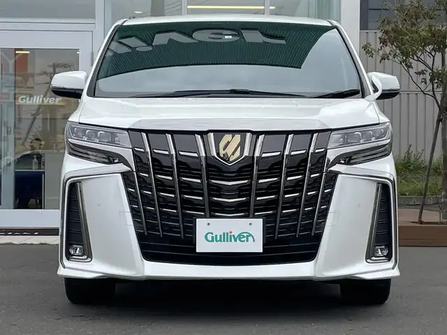 トヨタ アルファード S タイプゴールド 道央・札幌 2020(令2)年 5.9万km ホワイトパールクリスタルシャイン ・4WD/・寒冷地仕様/・衝突軽減ブレーキ/・純正ディスプレイオーディオ/CD&DVD&BT/・両側電動パワースライドドア/・パワーバックドア/・フリップダウンモニター/・ビルトインETC/・前後コーナーセンサー/・クリアランスソナー(後ろのみ)/・レーダークルーズコントロール/・ハーフレザーシート/・ウォークスルー/・ABS/・アイドリングストップ/・レーンキープアシスト/・横滑り防止装置/・盗難防止装置/・オートライト/・オートマチックハイビーム/・3眼LEDヘッドライト/・純正AW付夏タイヤ/・エンジンスターター/・保証書/・取扱説明書