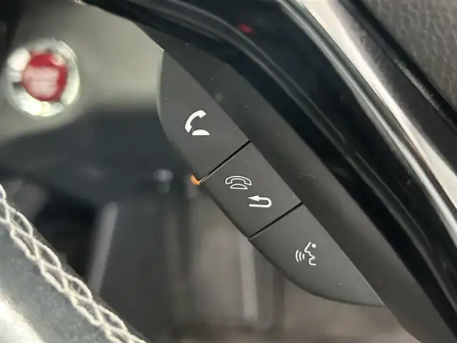 ホンダ ヴェゼル RS ホンダセンシング 鹿児島県 2017(平29)年 9.1万km ホワイトオーキッドパール 禁煙/純正ナビ（CD/DVD/Bluetooth/フルセグTV）/ホンダセンシング/○追突軽減ブレーキ〈CMBS〉/○レーンキープアシスト/○追従型クルーズコントロール/○路外逸脱抑制機能/○誤発進抑制機能/○先行車発進お知らせ機能/○標識認識機能/前席シートヒーター　/ＬＥＤヘッドライト　/オートライト　/前方ドライブレコーダー　/ＥＴＣ　/フロアマット/純正アルミホイール