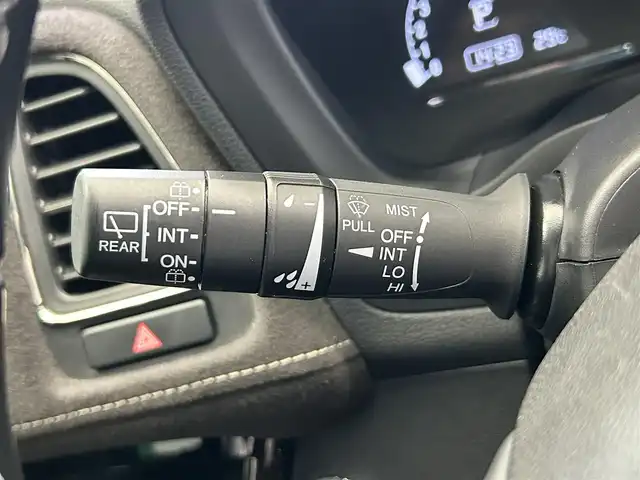 ホンダ ヴェゼル RS ホンダセンシング 鹿児島県 2017(平29)年 9.1万km ホワイトオーキッドパール 禁煙/純正ナビ（CD/DVD/Bluetooth/フルセグTV）/ホンダセンシング/○追突軽減ブレーキ〈CMBS〉/○レーンキープアシスト/○追従型クルーズコントロール/○路外逸脱抑制機能/○誤発進抑制機能/○先行車発進お知らせ機能/○標識認識機能/前席シートヒーター　/ＬＥＤヘッドライト　/オートライト　/前方ドライブレコーダー　/ＥＴＣ　/フロアマット/純正アルミホイール