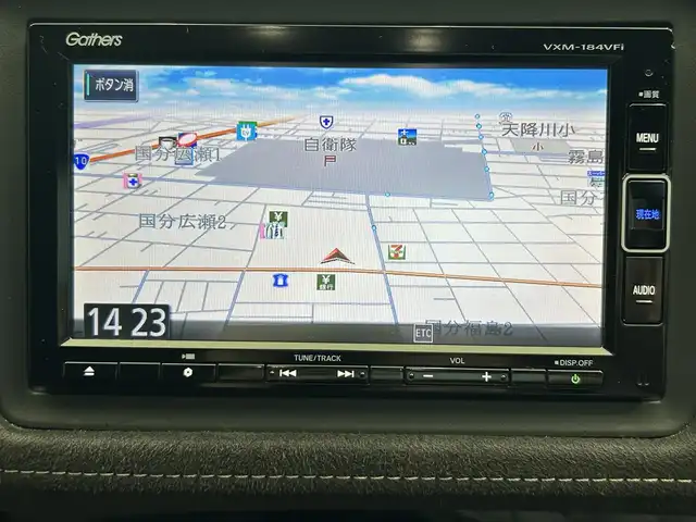 ホンダ ヴェゼル RS ホンダセンシング 鹿児島県 2017(平29)年 9.1万km ホワイトオーキッドパール 禁煙/純正ナビ（CD/DVD/Bluetooth/フルセグTV）/ホンダセンシング/○追突軽減ブレーキ〈CMBS〉/○レーンキープアシスト/○追従型クルーズコントロール/○路外逸脱抑制機能/○誤発進抑制機能/○先行車発進お知らせ機能/○標識認識機能/前席シートヒーター　/ＬＥＤヘッドライト　/オートライト　/前方ドライブレコーダー　/ＥＴＣ　/フロアマット/純正アルミホイール