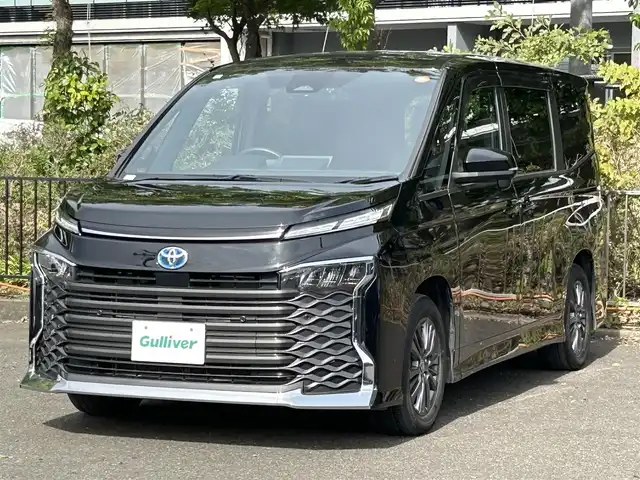 トヨタ ヴォクシー ハイブリッド S－G 宮城県 2023(令5)年 4.2万km アティチュードブラックマイカ トヨタセーフティセンス/・プリクラッシュセーフティ/・レーンディパーチャーアラート/・アクティブクルーズコントロール/・オートマチックハイビーム/・ロードサインアシスト/・プロアクティブドライビングアシスト/パーキングサポートブレーキ/クリアランスソナー/純正7インチナビ/・Bluetooth/USB/HDMI/・バックカメラ/ETC2.0/ドライブレコーダー/14型有機EL後席モニター/両側パワースライドドア/電子パーキング/オートホールド/革製ステアリング/プッシュスタート/LEDヘッドライト/オートライト/純正アルミホイール/社外マット