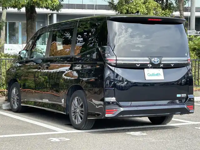 トヨタ ヴォクシー ハイブリッド S－G 宮城県 2023(令5)年 4.2万km アティチュードブラックマイカ トヨタセーフティセンス/・プリクラッシュセーフティ/・レーンディパーチャーアラート/・アクティブクルーズコントロール/・オートマチックハイビーム/・ロードサインアシスト/・プロアクティブドライビングアシスト/パーキングサポートブレーキ/クリアランスソナー/純正7インチナビ/・Bluetooth/USB/HDMI/・バックカメラ/ETC2.0/ドライブレコーダー/14型有機EL後席モニター/両側パワースライドドア/電子パーキング/オートホールド/革製ステアリング/プッシュスタート/LEDヘッドライト/オートライト/純正アルミホイール/社外マット