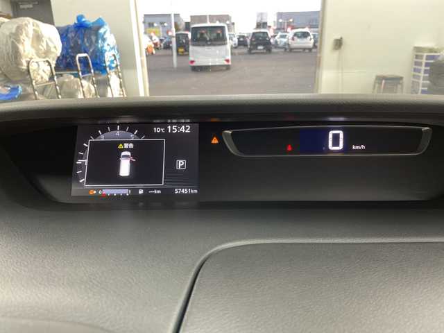 日産 セレナ ハイウェイスター Vセレクション 道央・札幌 2017(平29)年 5.8万km マルーンレッド 2トーン ・4WD/プロパイロット/・純正ナビ  フルセグTV/CD/DVD/BT/・アラウンドビューモニター/・フリップダウンモニター/・両側パワースライドドア/・クルーズコントロール/・デジタルインナーミラー/・前後コーナーセンサー/・ETC/・前方ドライブレコーダー/・LEDヘッドライト/・衝突軽減ブレーキ/・横滑り防止/・オートライト/・ABS
