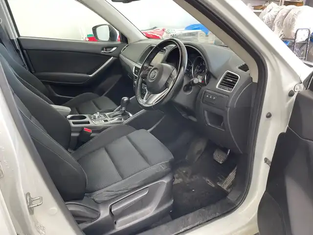 マツダ ＣＸ－５ XD 道央・札幌 2016(平28)年 16.3万km クリスタルホワイトパールマイカ ・4WD/ワンオーナー/・純正ナビ/・BT/CD/DVD/USB/AUX/フルセグTV/・バックカメラ/サイドカメラ/・クルーズコントロール/・MTモード付AT/・ステアリングスイッチ/・LEDオートライト/・フォグランプ/・プッシュスタート/・スマートキー×2/・スマートシティブレーキサポート/・電動格納ミラー/・積込冬タイヤ純正AW付