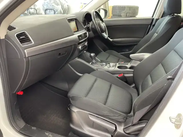 マツダ ＣＸ－５ XD 道央・札幌 2016(平28)年 16.3万km クリスタルホワイトパールマイカ ・4WD/ワンオーナー/・純正ナビ/・BT/CD/DVD/USB/AUX/フルセグTV/・バックカメラ/サイドカメラ/・クルーズコントロール/・MTモード付AT/・ステアリングスイッチ/・LEDオートライト/・フォグランプ/・プッシュスタート/・スマートキー×2/・スマートシティブレーキサポート/・電動格納ミラー/・積込冬タイヤ純正AW付