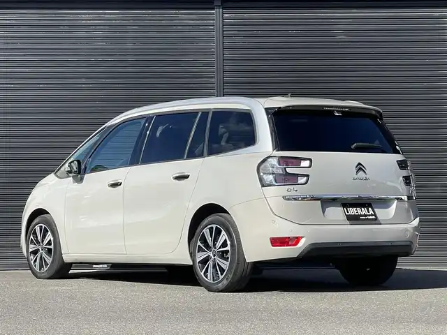 シトロエン Ｃ４ ピカソ シャイン ブルーHDi 山梨県 2018(平30)年 4.5万km サーブル ７人乗り/３列シート/サンルーフ/ＡＣＣ/ＬＫＡ/ＢＳＭ/３６０°カメラ/社外メモリナビ/フルセグＴＶ/自動駐車/インテリジェントハイビーム/ＥＴＣ/取扱説明書/スペアキー