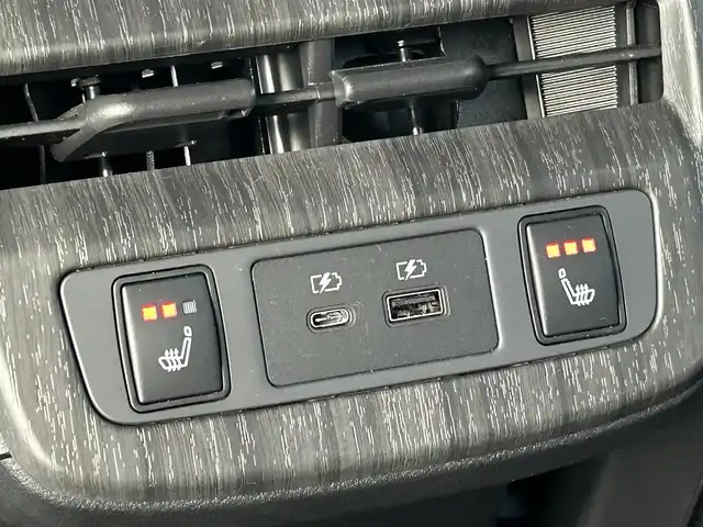 日産 アリア B6 大阪府 2023(令5)年 1.7万km パールⅡ 純正12.3インチコネクトナビ/　（AppleCarPlay/AndroidAuto/フルセグTV/USB/Bluetooth）/パノラミックガラスルーフ　/プロパイロット2.0/ハーフレザーシート/　（D席パワーシート/全席シートヒーター）　/ステアリングヒーター　/前後ドライブレコーダー　/全方位モニター　/パワーバックドア/レーダークルーズコントロール/ブラインドスポットミラー/ヘッドアップディスプレイ/デジタルインナーミラー/ＥＴＣ2.0　/ハーフレザーシート　/純正19インチアルミホイール/純正フロアマット/ワイヤレス充電/LEDヘッドライト/充電ケーブルなし