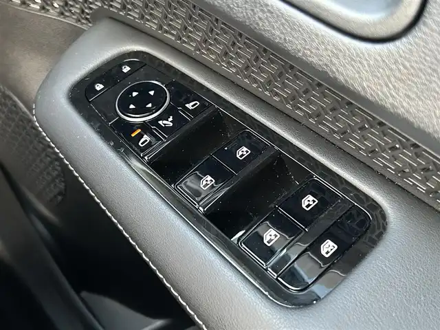 日産 アリア B6 大阪府 2023(令5)年 1.7万km パールⅡ 純正12.3インチコネクトナビ/　（AppleCarPlay/AndroidAuto/フルセグTV/USB/Bluetooth）/パノラミックガラスルーフ　/プロパイロット2.0/ハーフレザーシート/　（D席パワーシート/全席シートヒーター）　/ステアリングヒーター　/前後ドライブレコーダー　/全方位モニター　/パワーバックドア/レーダークルーズコントロール/ブラインドスポットミラー/ヘッドアップディスプレイ/デジタルインナーミラー/ＥＴＣ2.0　/ハーフレザーシート　/純正19インチアルミホイール/純正フロアマット/ワイヤレス充電/LEDヘッドライト/充電ケーブルなし