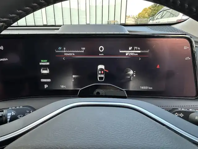 日産 アリア B6 大阪府 2023(令5)年 1.7万km パールⅡ 純正12.3インチコネクトナビ/　（AppleCarPlay/AndroidAuto/フルセグTV/USB/Bluetooth）/パノラミックガラスルーフ　/プロパイロット2.0/ハーフレザーシート/　（D席パワーシート/全席シートヒーター）　/ステアリングヒーター　/前後ドライブレコーダー　/全方位モニター　/パワーバックドア/レーダークルーズコントロール/ブラインドスポットミラー/ヘッドアップディスプレイ/デジタルインナーミラー/ＥＴＣ2.0　/ハーフレザーシート　/純正19インチアルミホイール/純正フロアマット/ワイヤレス充電/LEDヘッドライト/充電ケーブルなし