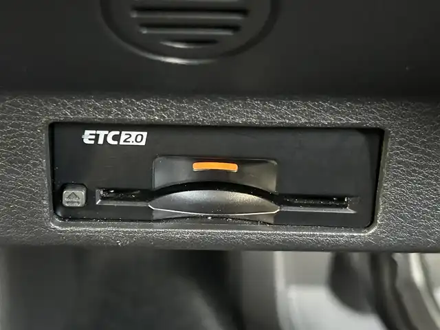 日産 アリア B6 大阪府 2023(令5)年 1.7万km パールⅡ 純正12.3インチコネクトナビ/　（AppleCarPlay/AndroidAuto/フルセグTV/USB/Bluetooth）/パノラミックガラスルーフ　/プロパイロット2.0/ハーフレザーシート/　（D席パワーシート/全席シートヒーター）　/ステアリングヒーター　/前後ドライブレコーダー　/全方位モニター　/パワーバックドア/レーダークルーズコントロール/ブラインドスポットミラー/ヘッドアップディスプレイ/デジタルインナーミラー/ＥＴＣ2.0　/ハーフレザーシート　/純正19インチアルミホイール/純正フロアマット/ワイヤレス充電/LEDヘッドライト/充電ケーブルなし