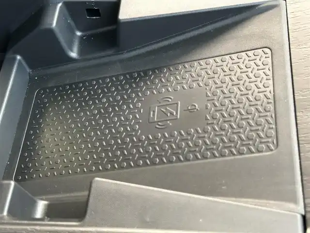 日産 アリア B6 大阪府 2023(令5)年 1.7万km パールⅡ 純正12.3インチコネクトナビ/　（AppleCarPlay/AndroidAuto/フルセグTV/USB/Bluetooth）/パノラミックガラスルーフ　/プロパイロット2.0/ハーフレザーシート/　（D席パワーシート/全席シートヒーター）　/ステアリングヒーター　/前後ドライブレコーダー　/全方位モニター　/パワーバックドア/レーダークルーズコントロール/ブラインドスポットミラー/ヘッドアップディスプレイ/デジタルインナーミラー/ＥＴＣ2.0　/ハーフレザーシート　/純正19インチアルミホイール/純正フロアマット/ワイヤレス充電/LEDヘッドライト/充電ケーブルなし