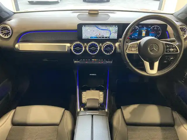 メルセデス・ベンツ Ｍ・ベンツ ＧＬＢ２００ｄ 4マチック 熊本県 2022(令4)年 4.9万km ポーラホワイト ・スマートキー/・プッシュスタート/・アクティブステアリングアシスト/・DSR/・道路標識アシスト/・アクティブレーンキーピングアシスト/・アクティブブレーキアシスト/・アテンションアシスト/・ブラインドスポットモニター/・クルーズコントロール(追従式)/・ハーフレザーシート/・前席パワーシート/・前席シートヒーター/・純正メモリナビ/　【Bluetooth・USB・AppleCarPlay・AndroidAuto】/・全方位カメラ/・ETC2.0/・ドライブレコーダー(前方録画)/・ワイヤレス充電/・パワーバックドア/・LEDヘッドランプ/・純正マット