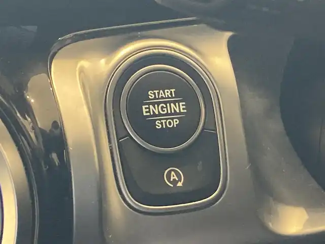 メルセデス・ベンツ Ｍ・ベンツ ＧＬＢ２００ｄ 4マチック 熊本県 2022(令4)年 4.9万km ポーラホワイト ・スマートキー/・プッシュスタート/・アクティブステアリングアシスト/・DSR/・道路標識アシスト/・アクティブレーンキーピングアシスト/・アクティブブレーキアシスト/・アテンションアシスト/・ブラインドスポットモニター/・クルーズコントロール(追従式)/・ハーフレザーシート/・前席パワーシート/・前席シートヒーター/・純正メモリナビ/　【Bluetooth・USB・AppleCarPlay・AndroidAuto】/・全方位カメラ/・ETC2.0/・ドライブレコーダー(前方録画)/・ワイヤレス充電/・パワーバックドア/・LEDヘッドランプ/・純正マット