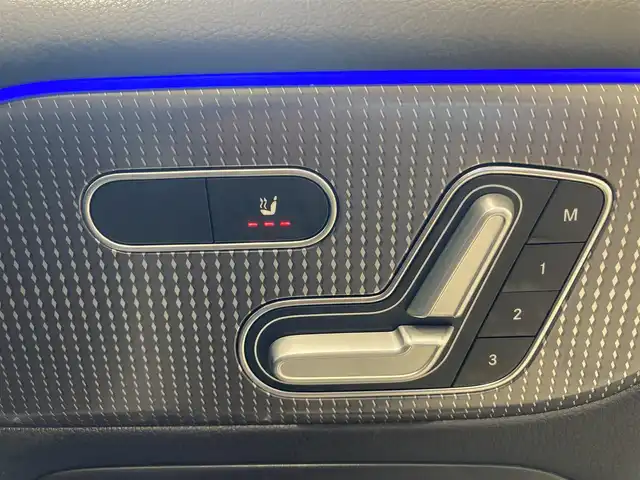 メルセデス・ベンツ Ｍ・ベンツ ＧＬＢ２００ｄ 4マチック 熊本県 2022(令4)年 4.9万km ポーラホワイト ・スマートキー/・プッシュスタート/・アクティブステアリングアシスト/・DSR/・道路標識アシスト/・アクティブレーンキーピングアシスト/・アクティブブレーキアシスト/・アテンションアシスト/・ブラインドスポットモニター/・クルーズコントロール(追従式)/・ハーフレザーシート/・前席パワーシート/・前席シートヒーター/・純正メモリナビ/　【Bluetooth・USB・AppleCarPlay・AndroidAuto】/・全方位カメラ/・ETC2.0/・ドライブレコーダー(前方録画)/・ワイヤレス充電/・パワーバックドア/・LEDヘッドランプ/・純正マット