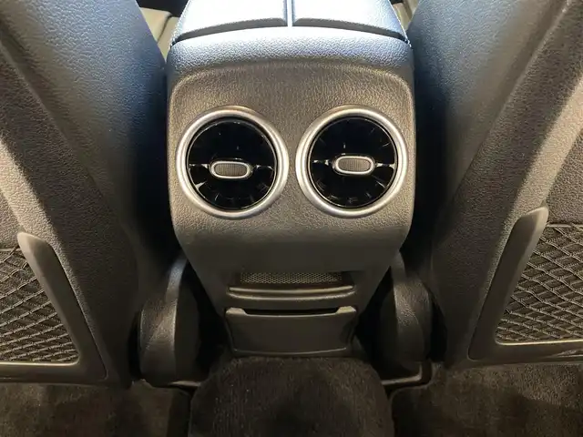 メルセデス・ベンツ Ｍ・ベンツ ＧＬＢ２００ｄ 4マチック 熊本県 2022(令4)年 4.9万km ポーラホワイト ・スマートキー/・プッシュスタート/・アクティブステアリングアシスト/・DSR/・道路標識アシスト/・アクティブレーンキーピングアシスト/・アクティブブレーキアシスト/・アテンションアシスト/・ブラインドスポットモニター/・クルーズコントロール(追従式)/・ハーフレザーシート/・前席パワーシート/・前席シートヒーター/・純正メモリナビ/　【Bluetooth・USB・AppleCarPlay・AndroidAuto】/・全方位カメラ/・ETC2.0/・ドライブレコーダー(前方録画)/・ワイヤレス充電/・パワーバックドア/・LEDヘッドランプ/・純正マット