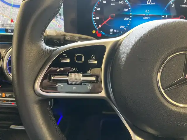 メルセデス・ベンツ Ｍ・ベンツ ＧＬＢ２００ｄ 4マチック 熊本県 2022(令4)年 4.9万km ポーラホワイト ・スマートキー/・プッシュスタート/・アクティブステアリングアシスト/・DSR/・道路標識アシスト/・アクティブレーンキーピングアシスト/・アクティブブレーキアシスト/・アテンションアシスト/・ブラインドスポットモニター/・クルーズコントロール(追従式)/・ハーフレザーシート/・前席パワーシート/・前席シートヒーター/・純正メモリナビ/　【Bluetooth・USB・AppleCarPlay・AndroidAuto】/・全方位カメラ/・ETC2.0/・ドライブレコーダー(前方録画)/・ワイヤレス充電/・パワーバックドア/・LEDヘッドランプ/・純正マット