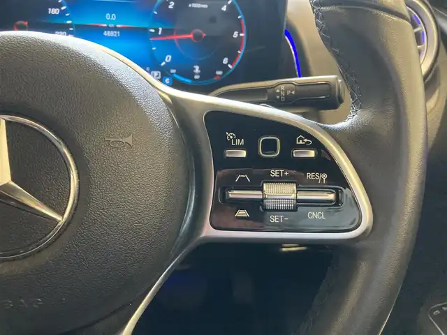 メルセデス・ベンツ Ｍ・ベンツ ＧＬＢ２００ｄ 4マチック 熊本県 2022(令4)年 4.9万km ポーラホワイト ・スマートキー/・プッシュスタート/・アクティブステアリングアシスト/・DSR/・道路標識アシスト/・アクティブレーンキーピングアシスト/・アクティブブレーキアシスト/・アテンションアシスト/・ブラインドスポットモニター/・クルーズコントロール(追従式)/・ハーフレザーシート/・前席パワーシート/・前席シートヒーター/・純正メモリナビ/　【Bluetooth・USB・AppleCarPlay・AndroidAuto】/・全方位カメラ/・ETC2.0/・ドライブレコーダー(前方録画)/・ワイヤレス充電/・パワーバックドア/・LEDヘッドランプ/・純正マット