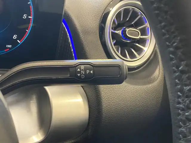 メルセデス・ベンツ Ｍ・ベンツ ＧＬＢ２００ｄ 4マチック 熊本県 2022(令4)年 4.9万km ポーラホワイト ・スマートキー/・プッシュスタート/・アクティブステアリングアシスト/・DSR/・道路標識アシスト/・アクティブレーンキーピングアシスト/・アクティブブレーキアシスト/・アテンションアシスト/・ブラインドスポットモニター/・クルーズコントロール(追従式)/・ハーフレザーシート/・前席パワーシート/・前席シートヒーター/・純正メモリナビ/　【Bluetooth・USB・AppleCarPlay・AndroidAuto】/・全方位カメラ/・ETC2.0/・ドライブレコーダー(前方録画)/・ワイヤレス充電/・パワーバックドア/・LEDヘッドランプ/・純正マット