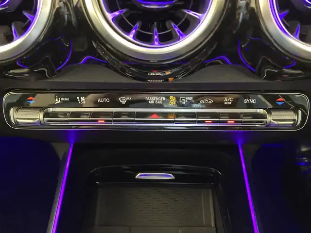 メルセデス・ベンツ Ｍ・ベンツ ＧＬＢ２００ｄ 4マチック 熊本県 2022(令4)年 4.9万km ポーラホワイト ・スマートキー/・プッシュスタート/・アクティブステアリングアシスト/・DSR/・道路標識アシスト/・アクティブレーンキーピングアシスト/・アクティブブレーキアシスト/・アテンションアシスト/・ブラインドスポットモニター/・クルーズコントロール(追従式)/・ハーフレザーシート/・前席パワーシート/・前席シートヒーター/・純正メモリナビ/　【Bluetooth・USB・AppleCarPlay・AndroidAuto】/・全方位カメラ/・ETC2.0/・ドライブレコーダー(前方録画)/・ワイヤレス充電/・パワーバックドア/・LEDヘッドランプ/・純正マット