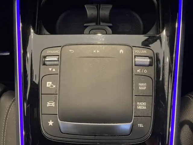 メルセデス・ベンツ Ｍ・ベンツ ＧＬＢ２００ｄ 4マチック 熊本県 2022(令4)年 4.9万km ポーラホワイト ・スマートキー/・プッシュスタート/・アクティブステアリングアシスト/・DSR/・道路標識アシスト/・アクティブレーンキーピングアシスト/・アクティブブレーキアシスト/・アテンションアシスト/・ブラインドスポットモニター/・クルーズコントロール(追従式)/・ハーフレザーシート/・前席パワーシート/・前席シートヒーター/・純正メモリナビ/　【Bluetooth・USB・AppleCarPlay・AndroidAuto】/・全方位カメラ/・ETC2.0/・ドライブレコーダー(前方録画)/・ワイヤレス充電/・パワーバックドア/・LEDヘッドランプ/・純正マット