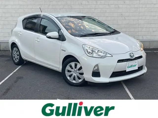 トヨタ アクア 静岡県 2012(平24)年 3.1万km ライムホワイトパールクリスタルシャイン スマートエントリーパッケージ/純正ナビ/　（Bluetooth/DVD/CD）/フルセグTV/バックカメラ/プッシュスタート/スマートキー/ETC/純正フロアマット/ステアリングスイッチ/横滑り防止装置/取扱説明書/保証書