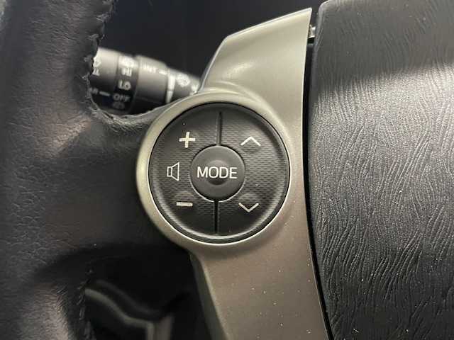 トヨタ アクア 静岡県 2012(平24)年 3.1万km ライムホワイトパールクリスタルシャイン スマートエントリーパッケージ/純正ナビ/　（Bluetooth/DVD/CD）/フルセグTV/バックカメラ/プッシュスタート/スマートキー/ETC/純正フロアマット/ステアリングスイッチ/横滑り防止装置/取扱説明書/保証書