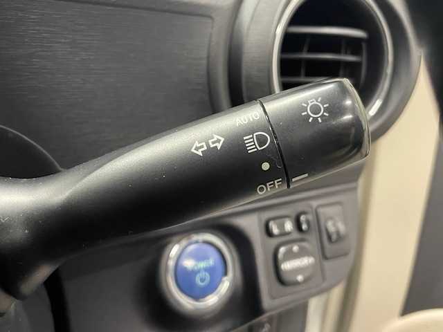 トヨタ アクア 静岡県 2012(平24)年 3.1万km ライムホワイトパールクリスタルシャイン スマートエントリーパッケージ/純正ナビ/　（Bluetooth/DVD/CD）/フルセグTV/バックカメラ/プッシュスタート/スマートキー/ETC/純正フロアマット/ステアリングスイッチ/横滑り防止装置/取扱説明書/保証書