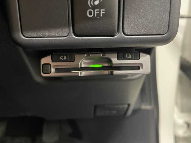 トヨタ アクア 静岡県 2012(平24)年 3.1万km ライムホワイトパールクリスタルシャイン スマートエントリーパッケージ/純正ナビ/　（Bluetooth/DVD/CD）/フルセグTV/バックカメラ/プッシュスタート/スマートキー/ETC/純正フロアマット/ステアリングスイッチ/横滑り防止装置/取扱説明書/保証書