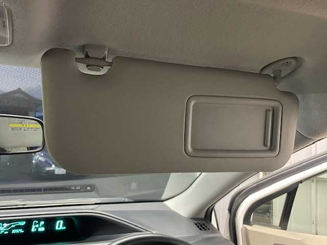 トヨタ アクア 静岡県 2012(平24)年 3.1万km ライムホワイトパールクリスタルシャイン スマートエントリーパッケージ/純正ナビ/　（Bluetooth/DVD/CD）/フルセグTV/バックカメラ/プッシュスタート/スマートキー/ETC/純正フロアマット/ステアリングスイッチ/横滑り防止装置/取扱説明書/保証書