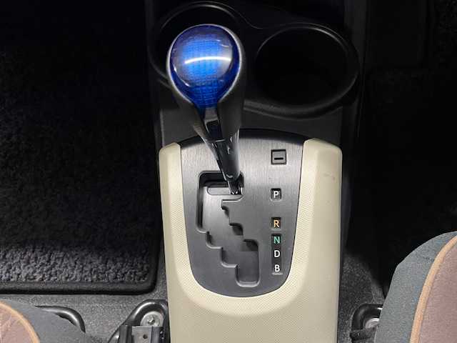 トヨタ アクア 静岡県 2012(平24)年 3.1万km ライムホワイトパールクリスタルシャイン スマートエントリーパッケージ/純正ナビ/　（Bluetooth/DVD/CD）/フルセグTV/バックカメラ/プッシュスタート/スマートキー/ETC/純正フロアマット/ステアリングスイッチ/横滑り防止装置/取扱説明書/保証書