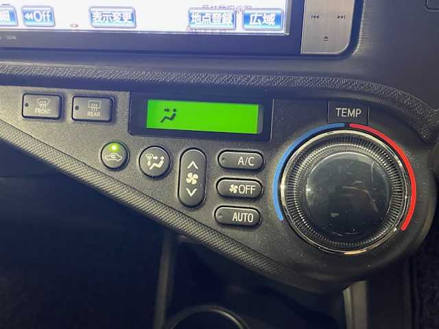 トヨタ アクア 静岡県 2012(平24)年 3.1万km ライムホワイトパールクリスタルシャイン スマートエントリーパッケージ/純正ナビ/　（Bluetooth/DVD/CD）/フルセグTV/バックカメラ/プッシュスタート/スマートキー/ETC/純正フロアマット/ステアリングスイッチ/横滑り防止装置/取扱説明書/保証書