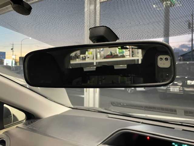 トヨタ アクア 静岡県 2012(平24)年 3.1万km ライムホワイトパールクリスタルシャイン スマートエントリーパッケージ/純正ナビ/　（Bluetooth/DVD/CD）/フルセグTV/バックカメラ/プッシュスタート/スマートキー/ETC/純正フロアマット/ステアリングスイッチ/横滑り防止装置/取扱説明書/保証書