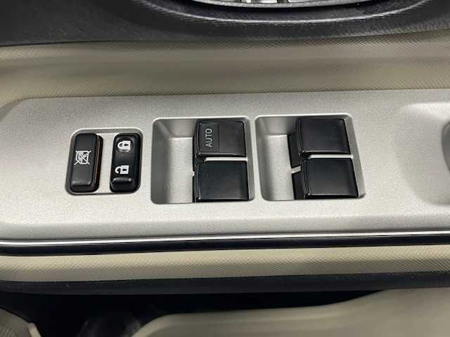 トヨタ アクア 静岡県 2012(平24)年 3.1万km ライムホワイトパールクリスタルシャイン スマートエントリーパッケージ/純正ナビ/　（Bluetooth/DVD/CD）/フルセグTV/バックカメラ/プッシュスタート/スマートキー/ETC/純正フロアマット/ステアリングスイッチ/横滑り防止装置/取扱説明書/保証書