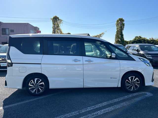日産 セレナ e－パワー ハイウェイスター V 千葉県 2022(令4)年 3.6万km ブリリアントホワイトパール 10型ナビ　フリップダウンモニター　全方位カメラ　プロパイロット　セーフティパック　ブルーレイ　スマートルームミラー　両側電動スライドドア　ハンズフリーオートスライド　ETC　ドラレコ　オートLED